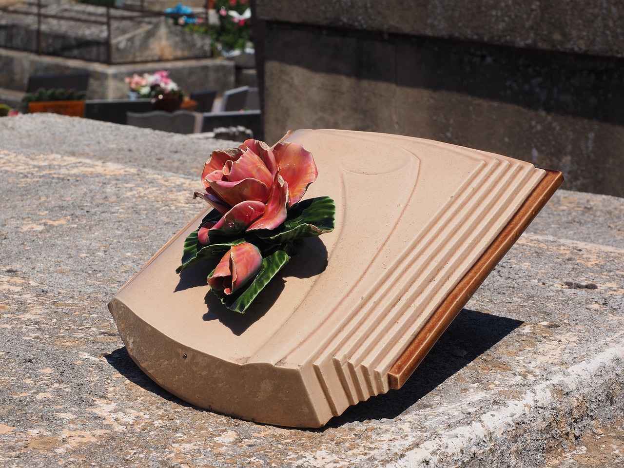 Comment personnaliser une plaque funéraire ?