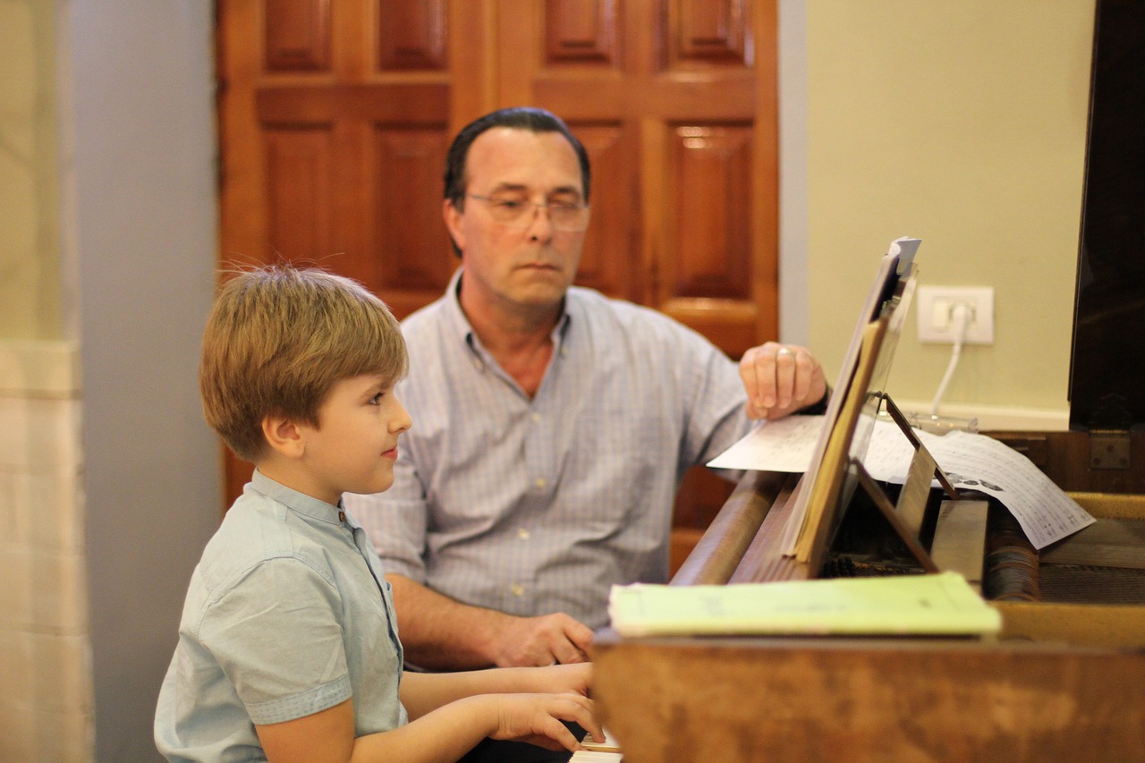 Les bienfaits des cours de piano pour les enfants