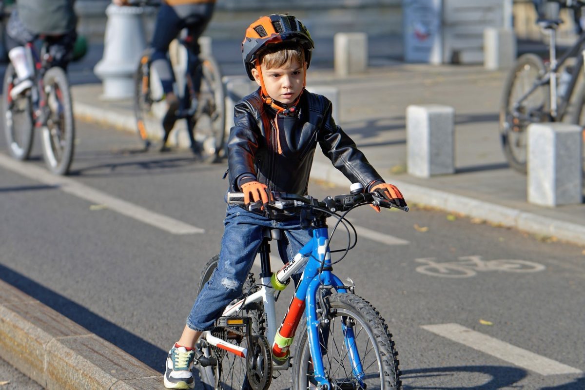 Pourquoi est-il important d’apprendre à faire du vélo à son enfant ?
