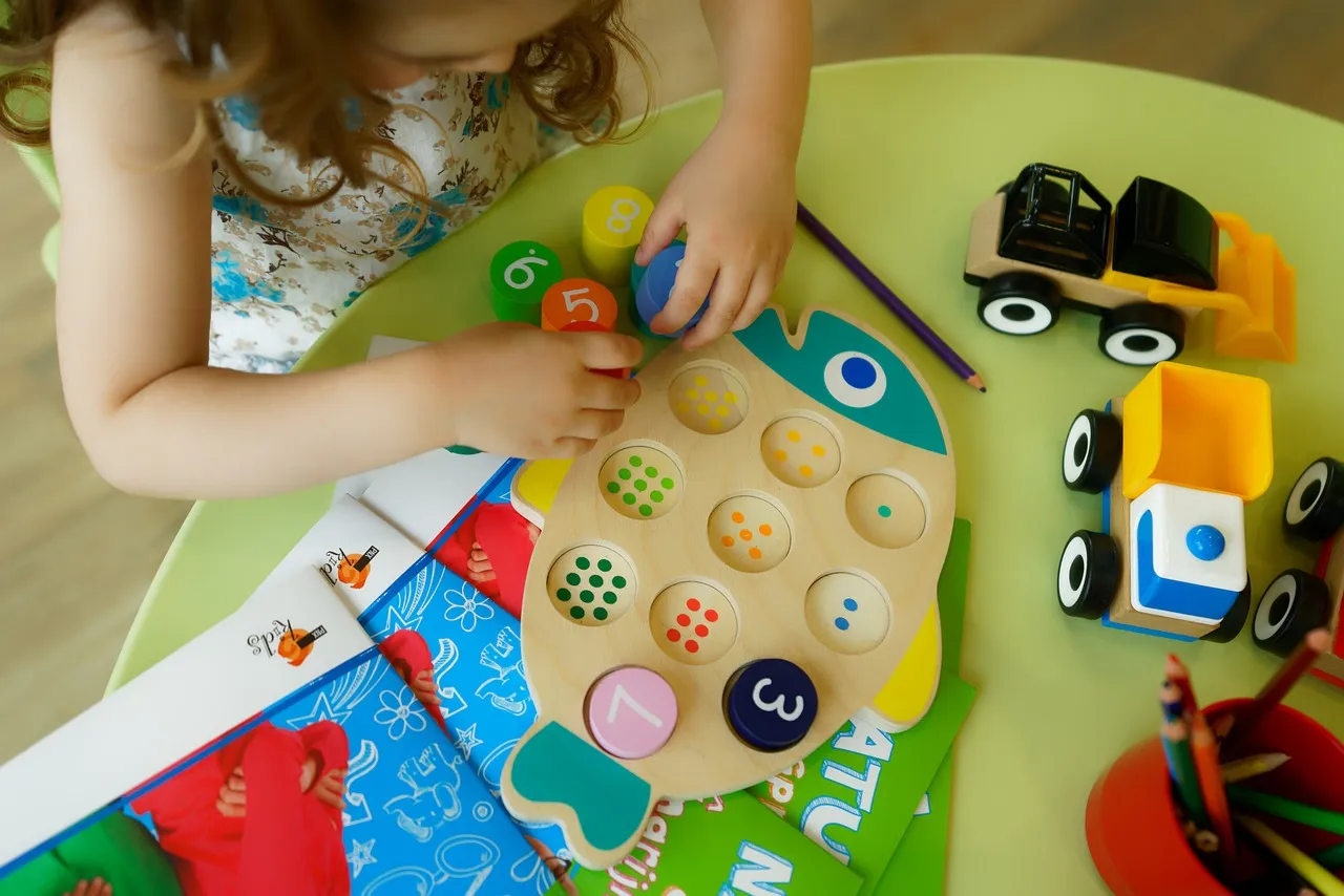 Les critères pour choisir la table parfaite pour les activités de votre enfant