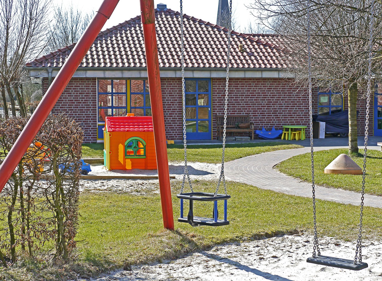Les bienfaits des parcours de motricité en crèche sur le développement psychomoteur des enfants