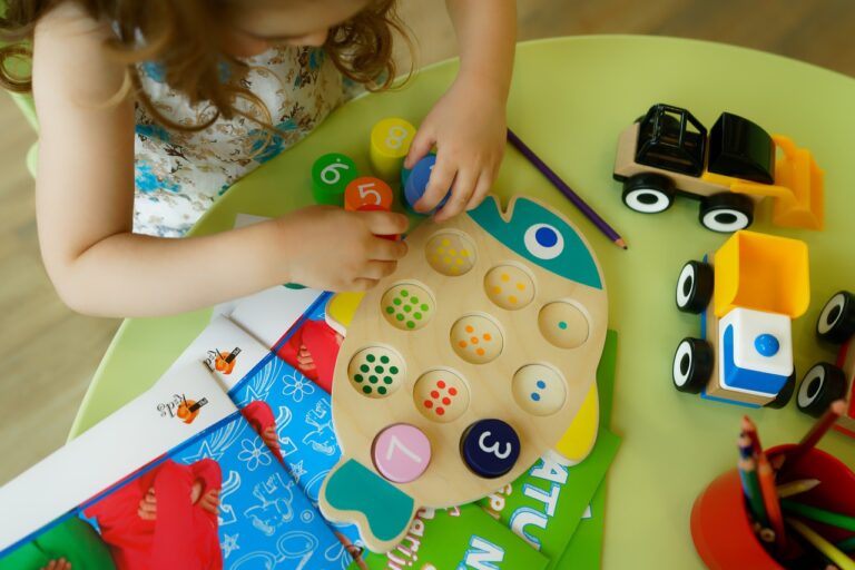 Les critères pour choisir la table parfaite pour les activités de votre enfant